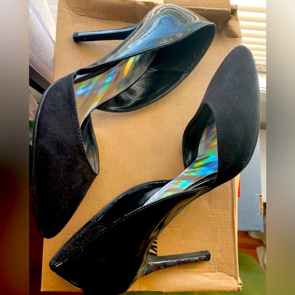 Breckelles Pointed Toe Heels - Picture 2 of 3